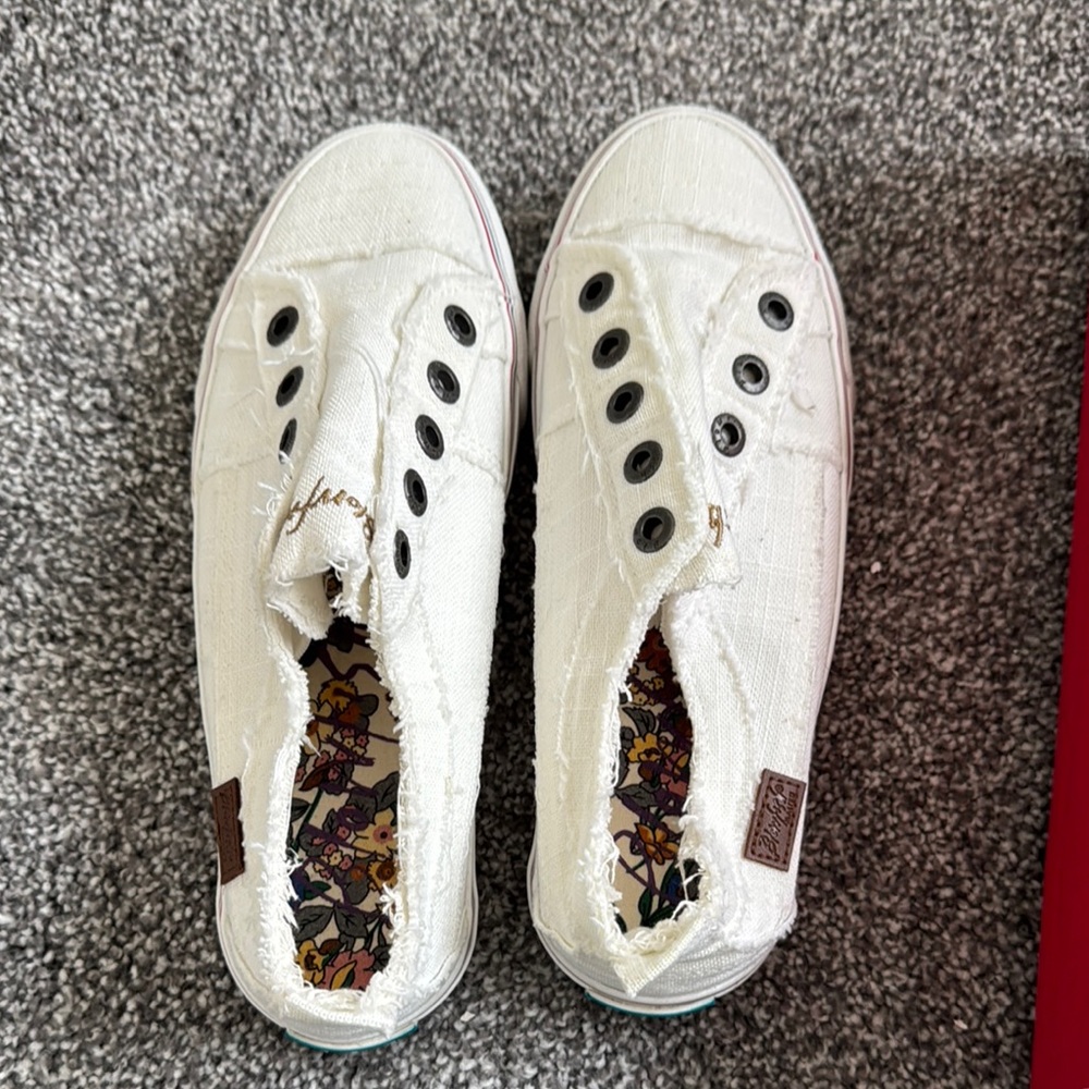 Blowfish White Slip-On Sneakers with Floral Insole